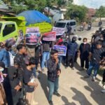 Warga menggelar aksi unjuk rasa jilid II di halaman Kantor Lurah Lembang Parang, Jumat lalu (9/5), menyuarakan ketidakpuasan atas kepemimpinan Kepala Lingkungan Kampung Parang, Abdul Razak alias Dg Laja.