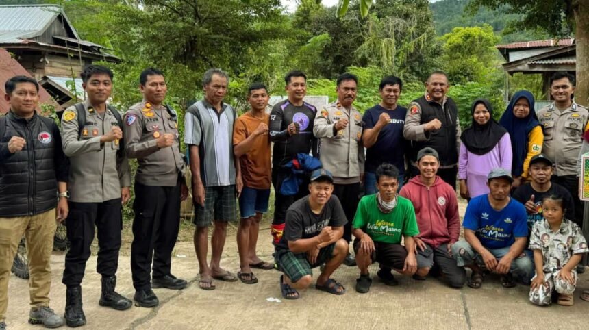 Kapolres bersama personil bersilaturahmi di Kecamatan Curio, Kabupaten Enrekang, Selasa (13/5/2025).