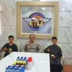 Pembinaan pihak kepolisian terhadap tiga anak di bawah umur yang tertangkap melanggar aturan lalu lintas di Kota Makassar, Mei 2025.