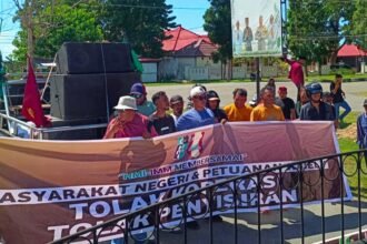 Aksi protes terkait tambang Gunung Botak di Kabupaten Buru, (15/5/2025).