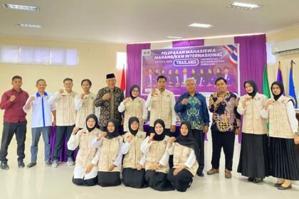 Sebanyak 11 mahasiswa Universitas Muhammadiyah Enrekang (UNIMEN), Sulawesi Selatan, diberangkatkan ke Thailand untuk mengikuti program Magang dan Kuliah Kerja Nyata (KKN) Internasional, Mei 2025.
