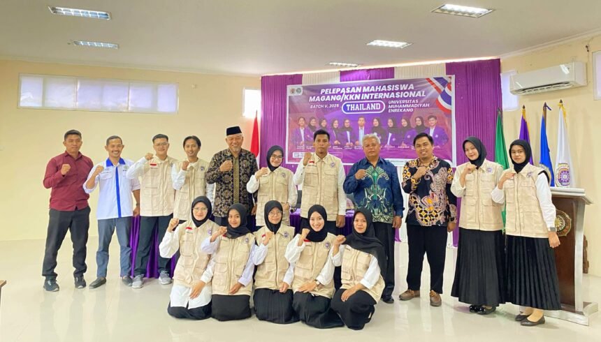 Sebanyak 11 mahasiswa Universitas Muhammadiyah Enrekang (UNIMEN), Sulawesi Selatan, diberangkatkan ke Thailand untuk mengikuti program Magang dan Kuliah Kerja Nyata (KKN) Internasional, Mei 2025.