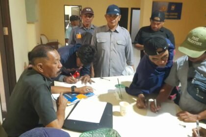 Parkir Makassar Raya beri pendampingan kepada seorang juru parkir (jukir) resmi yang diamankan oleh pihak Polres Pelabuhan Makassar pada Senin (19/5/2025), setelah tertangkap bertugas tanpa mengenakan atribut atau identitas resmi.