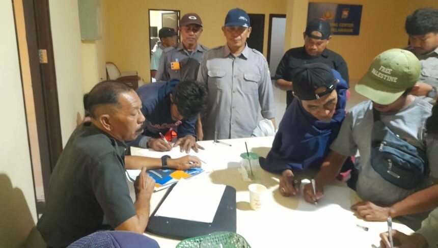 Parkir Makassar Raya beri pendampingan kepada seorang juru parkir (jukir) resmi yang diamankan oleh pihak Polres Pelabuhan Makassar pada Senin (19/5/2025), setelah tertangkap bertugas tanpa mengenakan atribut atau identitas resmi.