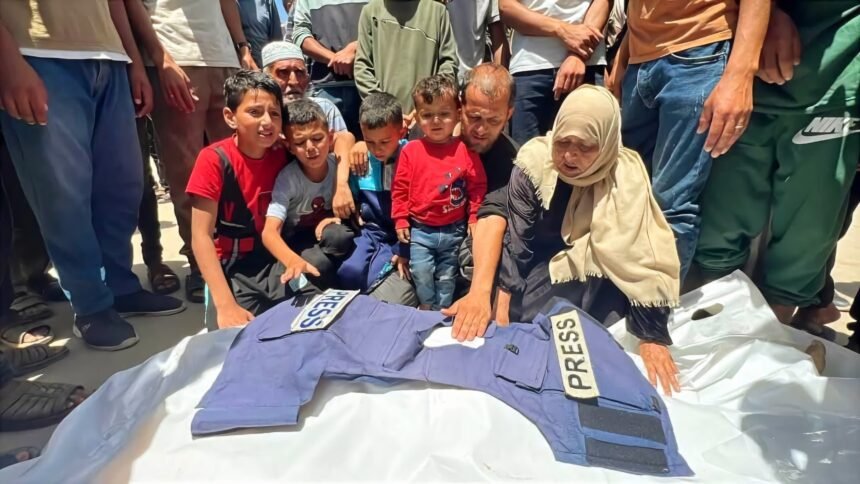 Jurnalis Palestina, Mohammed Amin Abu Farhana, yang dikenal juga dengan nama Abu Daqqa tewas dalam serangan pesawat tak berawak Israel di wilayah Abasan, sebelah timur Khan Younis, Jalur Gaza bagian selatan, Mei 2025. (qudsn/ho)