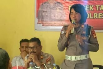 Kepala Satuan Lalu Lintas Polres Barru, AKP Ida Ayu Made Ari Suastini dalam kegiatan Penyuluhan Kamtibmas Terpadu yang digelar di Aula Polsek Tanete Rilau, Rabu (21/5/2025).