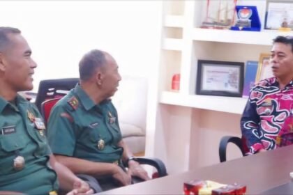 Camat Biringkanaya menerima kunjungan perkenalan dari Danramil Baru, Kamis (22/5/2025).