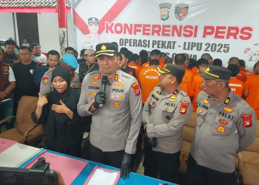 Caption: Konferensi pers hari Jumat, 23 Mei 2025 di Polres Gowa dalam laporan hasil Operasi PEKAT LIPU 2025, dan dipimpin langsung oleh Kapolres Gowa, AKBP Muh. Aldy Sulaiman.