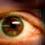 Ilustrasi pemindaian retina oleh perangkat bernama Orb yang terkait dengan proyek mata uang kripto, World Coin, Mei 2025. (the verge/bloomberg/ho/mp)