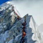 Pendaki bersama pemandu Sherpa Everest Mei 2025. (ap/ho)
