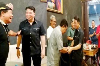 Gubernur Kalimantan Utara (Kaltara), Zainal Arifin Paliwang, bersama rombongan pejabat tinggi provinsi melakukan kunjungan tidak resmi ke sebuah kafe di Kota Makassar pada Jumat malam lalu (27/6/2025).