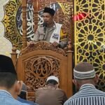 Bripka M. Arafah, Bhabinkamtibmas dari Polsek Somba Opu Polres Gowa berceramah tentang Islam dan kamtibmas di hadapan jamaah di Masjid Al Falah, Antang, Kota Makassar, Minggu (1/6) pagi.