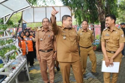 Wali Kota Makassar meninjau Kelurahan Pannampu dalam rangka verifikasi Lomba Kelurahan Terpadu, (3/6/2025).