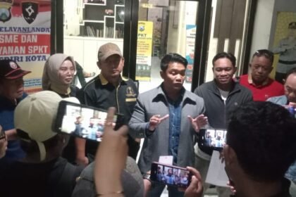 Konferensi pers yang digelar Kamis (5/6/2025) oleh tim hukum dari Yayasan LBH Rastra Justitia 789 terkait persekusi jurnalis di Kediri.