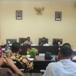 Rapat pemilik koperasi dengan Komisi ll DPRD Buru.