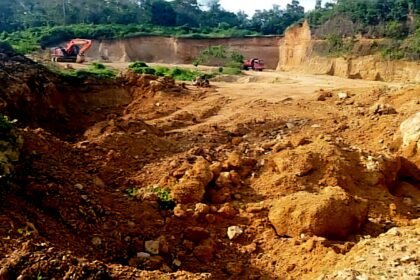 Tambang pasir diduga ilegal beroperasi di wilayah kabupaten Bone Sulawesi Selatan, Juni 2025.