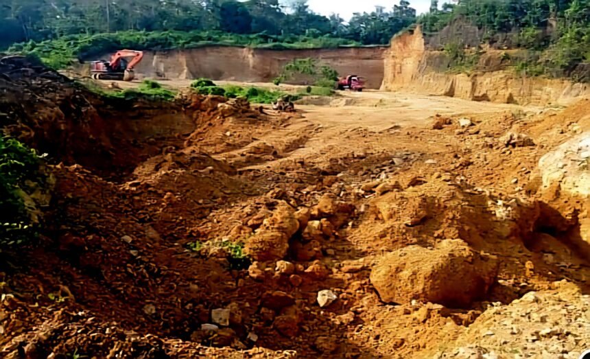 Tambang pasir diduga ilegal beroperasi di wilayah kabupaten Bone Sulawesi Selatan, Juni 2025.