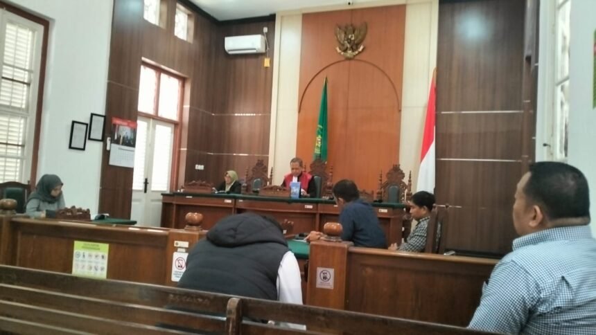 Tim hukum Polrestabes Makassar dalam sidang praperadilan kasus pidana, (17/6/2025).