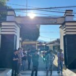 Mahasiswa di Palopo gelar aksi di depan Markas Polres Palopo, Juni 2025.
