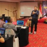 Ketua Umum Serikat Pers Republik Indonesia (SPRI), Heintje G. Mandagie beri pelatihan penulisan berita dan artikel yang diikuti oleh peserta dari Divhumas Mabes Polri serta perwakilan Bidang Humas dari seluruh Polda di Indonesia, (19/6/2025).