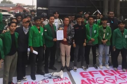 Mahasiswa UIN Makassar kritik pemangkasan anggaran, (19/6/2025).