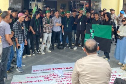 HMI menggelar aksi di Enrekang, Jumat (20/6/2025).