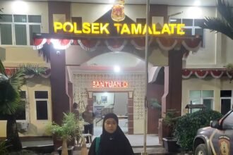 Tanty Rudjito datang sekitar pukul 17.40 WITA ke Polsek Tamalate Makassar untuk menanyakan kelanjutan kasus yang telah ia laporkan sejak 26 Januari 2024.
