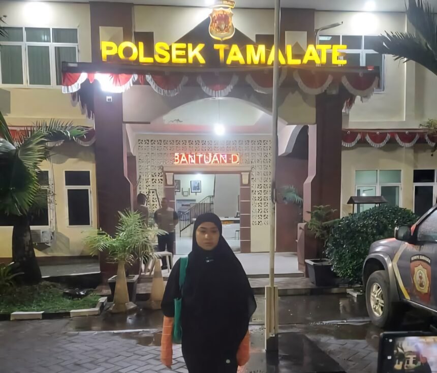 Tanty Rudjito datang sekitar pukul 17.40 WITA ke Polsek Tamalate Makassar untuk menanyakan kelanjutan kasus yang telah ia laporkan sejak 26 Januari 2024.
