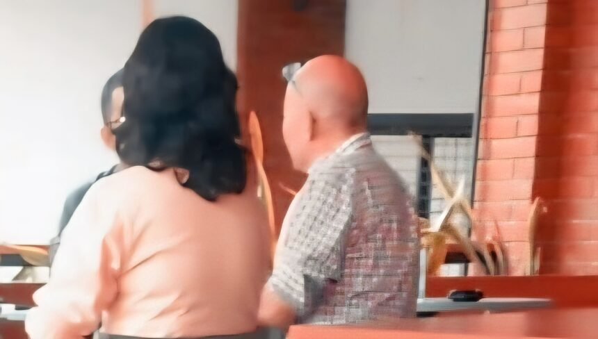 Dalam suatu pertemuan di kedai kopi kawasan Bawakaraeng Kota Makassar, Fery tampak dalam kondisi sehat, (21/6/2025). (tim)