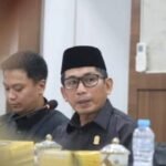 Anggota DPRD Kota Makassar, Muchlis Misbah, menyoroti persoalan parkir liar mobil pribadi di lorong-lorong permukiman padat, Juni 2025.