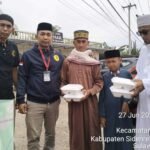 Jumat berkah, TapakNews berbagi nasi dos di Sidrap, (27/6/2025).