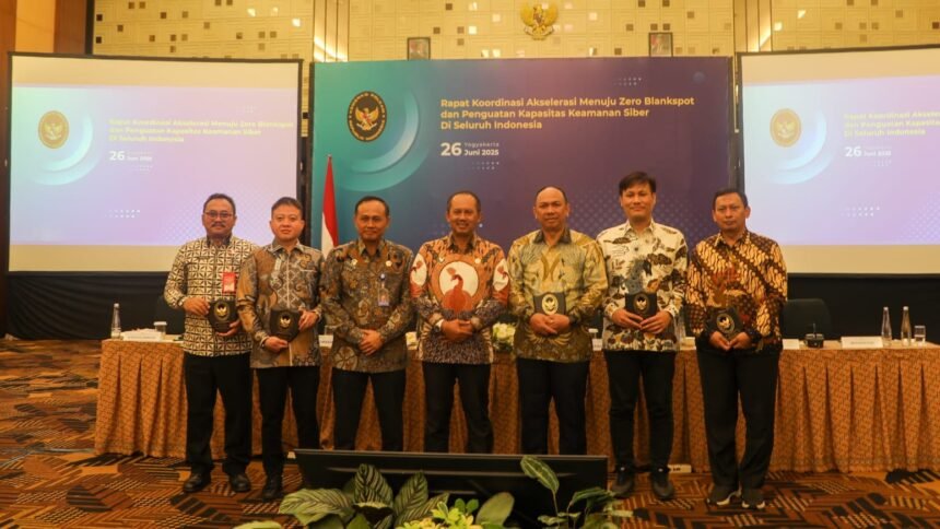 Rapat koordinasi akselerasi menuju zero blankspot dan keamanan siber di seluruh Indonesia.