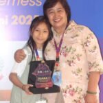 Pendamping Stasi Bunda Maria Mandai Kabupaten Maros, Yanti bersama Frenelisya Gisela Payangan yang sukses meraih predikat Juara I (Gold Champion), Juni 2025.