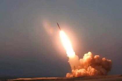 Iran luncurkan serangan rudal ke Israel, (14/6/2025). (tjp/ho/mp)