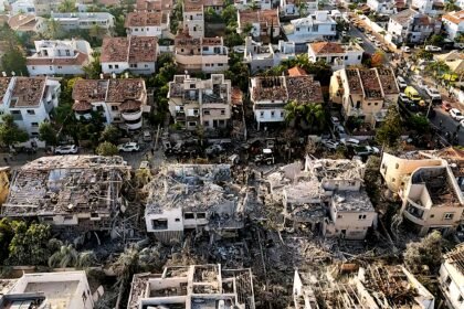 Rudal Iran beri kerusakan besar di Rishon LeZion, selatan Tel Aviv, Juni 2025. (geopolitics_live/ho/mp)