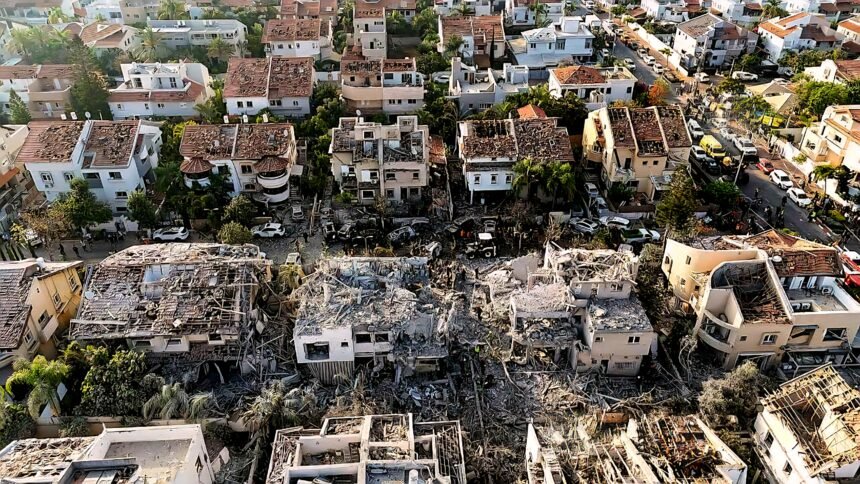 Rudal Iran beri kerusakan besar di Rishon LeZion, selatan Tel Aviv, Juni 2025. (geopolitics_live/ho/mp)