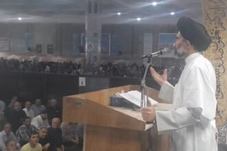 Aksi simbolik yang kuat, Imam Shalat Jumat kota Kashan mengenakan kain kafan dan ratusan warga menghadiri shalat Jumat pada hari yang disebut sebagai "Jumat Kemarahan," (20/6/2025).