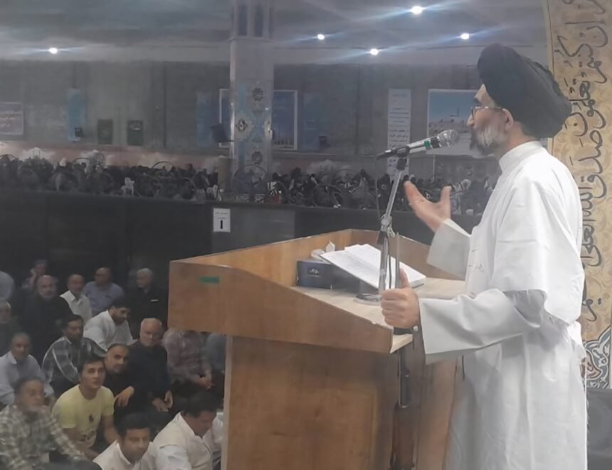 Aksi simbolik yang kuat, Imam Shalat Jumat kota Kashan mengenakan kain kafan dan ratusan warga menghadiri shalat Jumat pada hari yang disebut sebagai "Jumat Kemarahan," (20/6/2025).