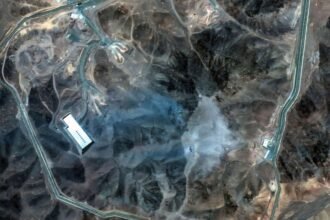 Jejak uranium ditemukan, Israel diduga menggunakan senjata nuklir ringan dalam serangan ke Iran, Juni 2025.