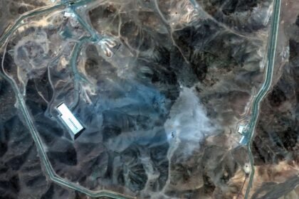 Jejak uranium ditemukan, Israel diduga menggunakan senjata nuklir ringan dalam serangan ke Iran, Juni 2025.
