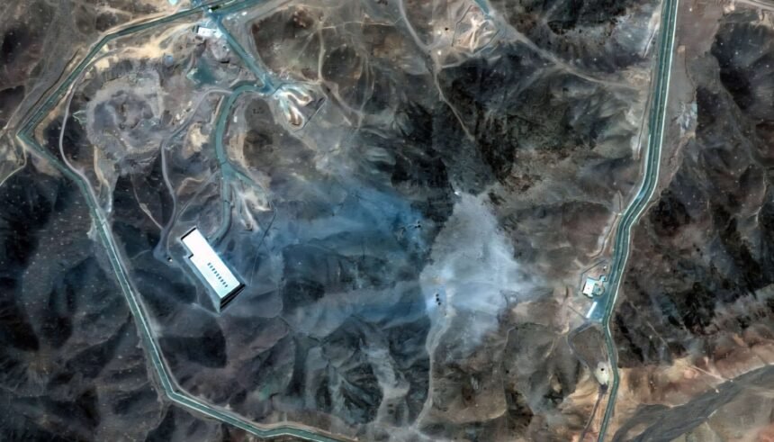 Jejak uranium ditemukan, Israel diduga menggunakan senjata nuklir ringan dalam serangan ke Iran, Juni 2025.