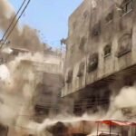 Momen ketika pendudukan mengebom gedung Harb di lingkungan Sheikh Radwan di Gaza utara sore ini, sebagai bagian dari operasi pengeboman intensif yang dilakukan selama beberapa jam terakhir. (ss: salah_ostaz/qudsn/ho/mp)