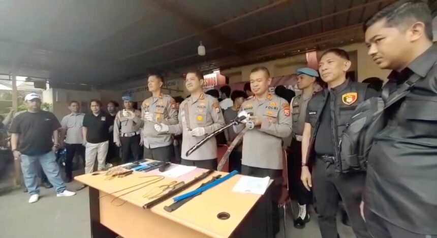 Konferensi Pers di Polrestabes Makassar terkait aksi geng motor di Kota Makassar, (1/6/2025). (pl/mp)
