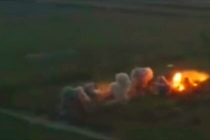 Penampakan sistem pelontar api berat Rusia di arah Pokrovsky, Ukraina, (10/6/2025). (Minoborony/ho/mp)