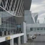 Bandara Internasional Sultan Hasanuddin di Makassar, Sulawesi Selatan.