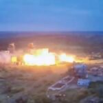 Unit Sever tempur Rusia membakar habis pasukan Ukraina di pabrik minyak Volchansk wilayah Kharkiv, Sabtu (28/6/2025). (sashakots/slavyangrad/ho/mp)