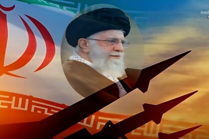 Pemimpin Tertinggi Iran Ayatollah Ali Khamenei peringatkan: Iran siap serang pangkalan militer iika diserang, Juli 2025. 
