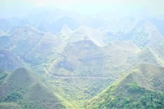 Sinkhole atau lubang raksasa di China, ada hutan purba di dalamnya. (sainteknocom/ho/mp)