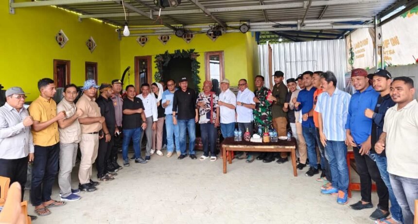Rombongan anggota DPRD Kabupaten Buru, Maluku, melakukan kunjungan kerja ke kawasan tambang emas Gunung Botak, Kamis, 3 Juli 2025.