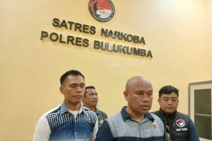 Polres Bulukumba menangkap 13 orang tersangka dan mengungkap 11 kasus penyalahgunaan narkotika selama pelaksanaan Operasi Antik 2025, Jumat (4/7/2025).